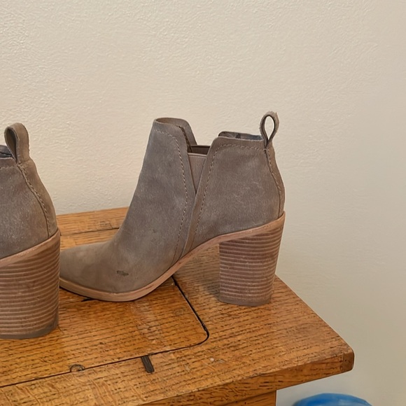 Dolce Vita tan suede booties - Picture 3 of 4